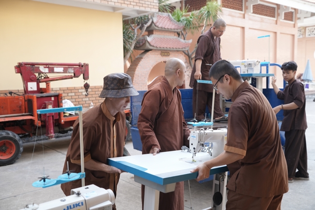 Chương trình từ thiện “Phương tiện nghĩa tình”.