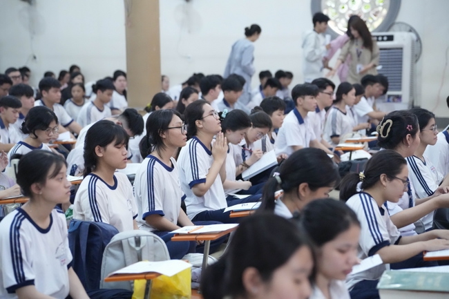 Lễ cầu nguyện mùa thi năm học 2026 | Chùa Hoằng Pháp.