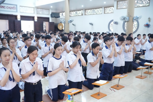 Lễ cầu nguyện mùa thi năm học 2026 | Chùa Hoằng Pháp.