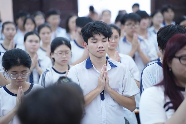 Lễ cầu nguyện mùa thi năm học 2026 | Chùa Hoằng Pháp.