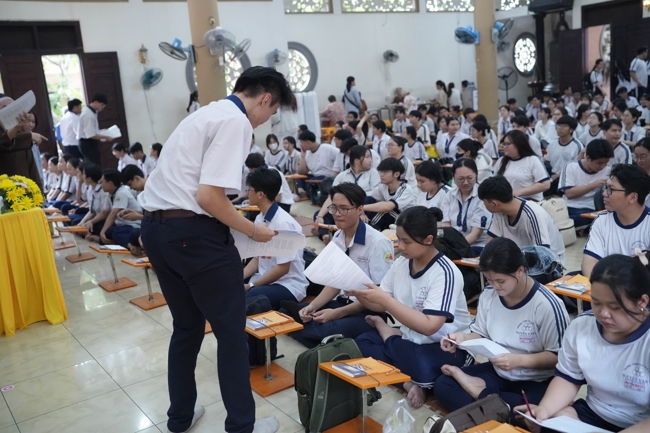 Lễ cầu nguyện mùa thi năm học 2026 | Chùa Hoằng Pháp.