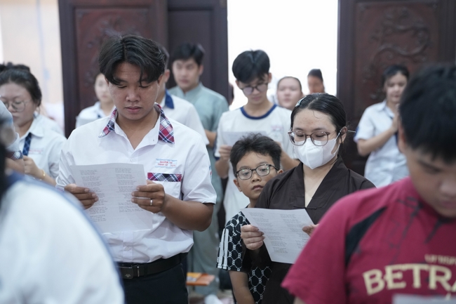 Lễ cầu nguyện mùa thi năm học 2026 | Chùa Hoằng Pháp.