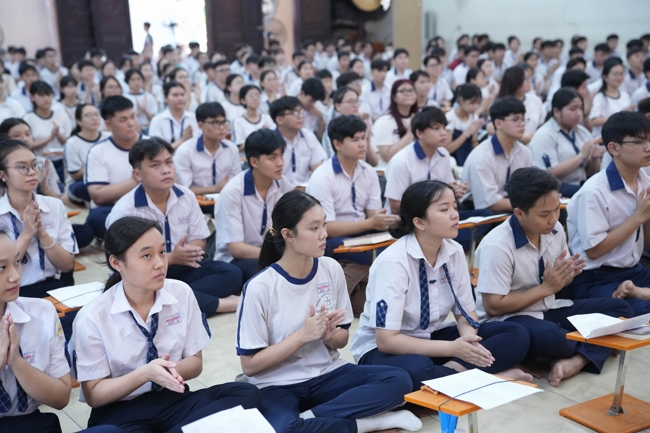 Lễ cầu nguyện mùa thi năm học 2026 | Chùa Hoằng Pháp.