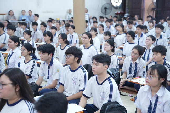 Lễ cầu nguyện mùa thi năm học 2026 | Chùa Hoằng Pháp.