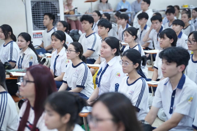 Lễ cầu nguyện mùa thi năm học 2026 | Chùa Hoằng Pháp.