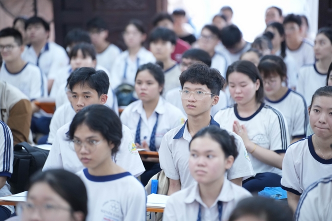 Lễ cầu nguyện mùa thi năm học 2026 | Chùa Hoằng Pháp.