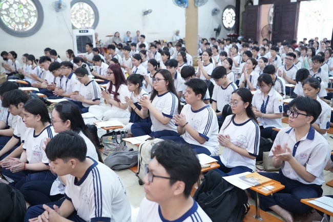 Lễ cầu nguyện mùa thi năm học 2026 | Chùa Hoằng Pháp.