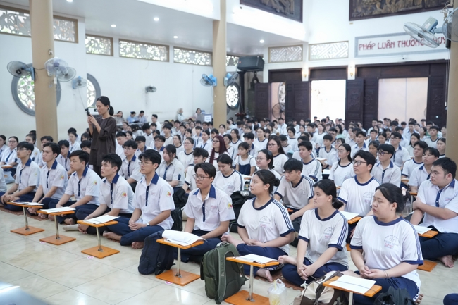 Lễ cầu nguyện mùa thi năm học 2026 | Chùa Hoằng Pháp.