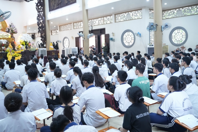 Lễ cầu nguyện mùa thi năm học 2026 | Chùa Hoằng Pháp.