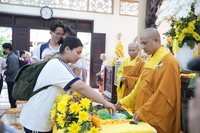 Lễ cầu nguyện mùa thi năm học 2026 | Chùa Hoằng Pháp.