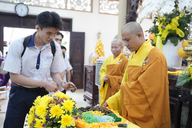 Lễ cầu nguyện mùa thi năm học 2026 | Chùa Hoằng Pháp.