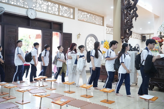 Lễ cầu nguyện mùa thi năm học 2026 | Chùa Hoằng Pháp.