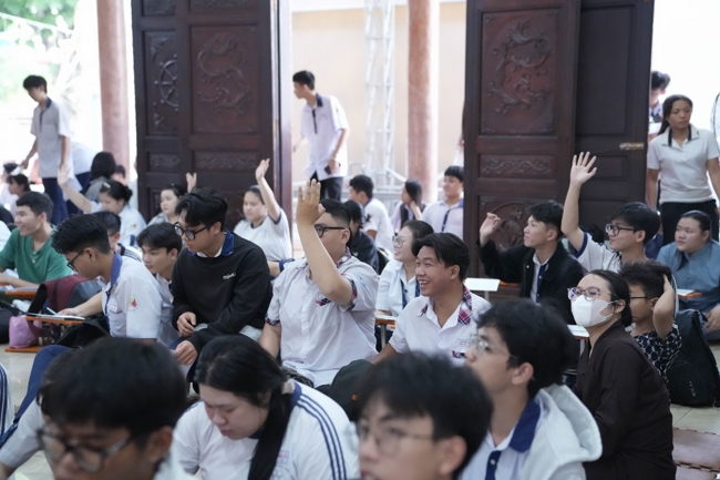 Lễ cầu nguyện mùa thi năm học 2026 | Chùa Hoằng Pháp.