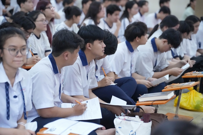 Lễ cầu nguyện mùa thi năm học 2026 | Chùa Hoằng Pháp.