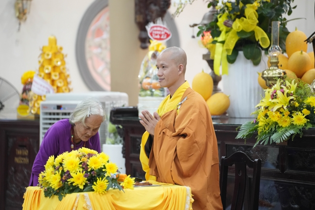 LỄ SÁM HỐI - CHÙA HOẰNG PHÁP.