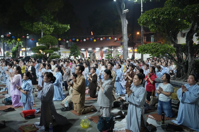 LỄ SÁM HỐI - CHÙA HOẰNG PHÁP.