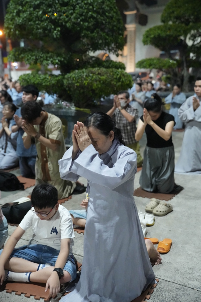 LỄ SÁM HỐI - CHÙA HOẰNG PHÁP.