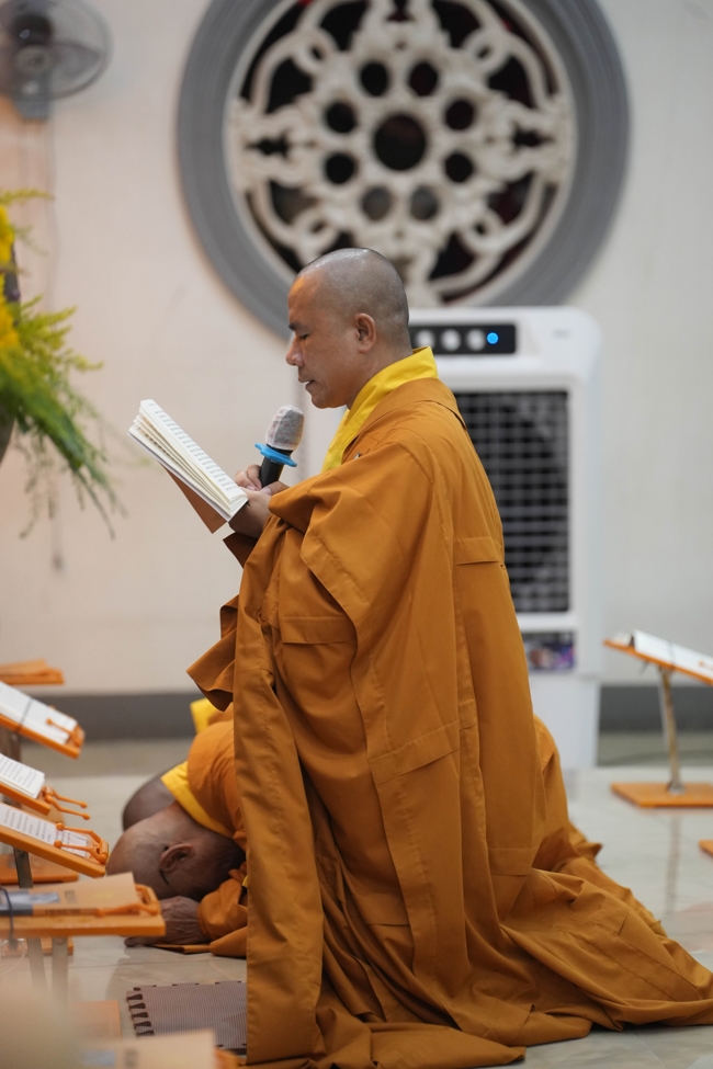 LỄ SÁM HỐI - CHÙA HOẰNG PHÁP.