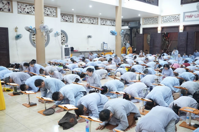 LỄ SÁM HỐI - CHÙA HOẰNG PHÁP.