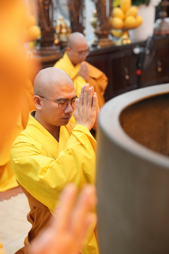 LỄ SÁM HỐI - CHÙA HOẰNG PHÁP.