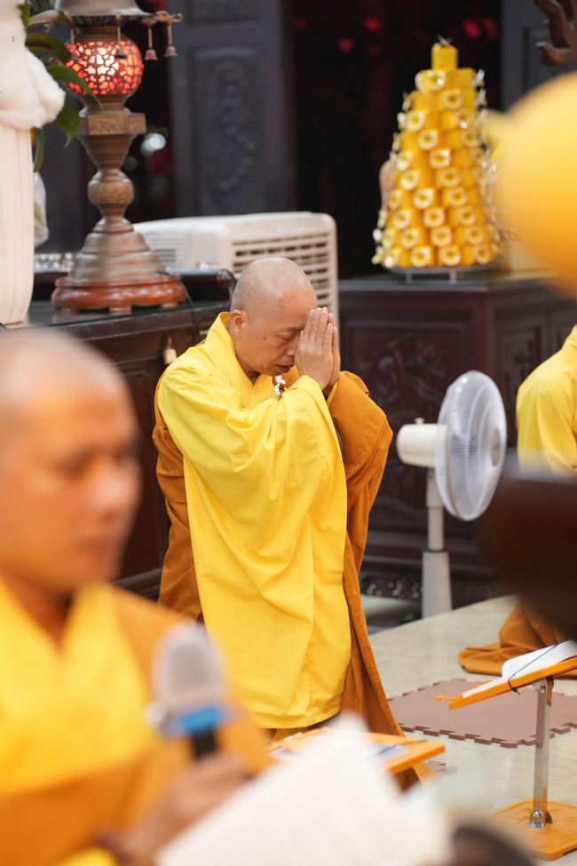 LỄ SÁM HỐI - CHÙA HOẰNG PHÁP.