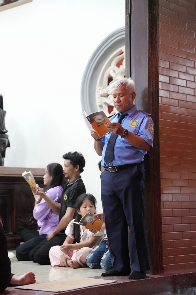 LỄ SÁM HỐI - CHÙA HOẰNG PHÁP.
