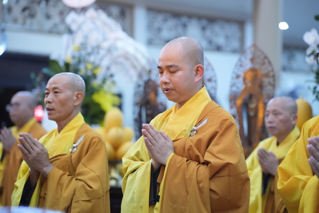 LỄ SÁM HỐI - CHÙA HOẰNG PHÁP.