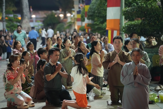 LỄ SÁM HỐI - CHÙA HOẰNG PHÁP.