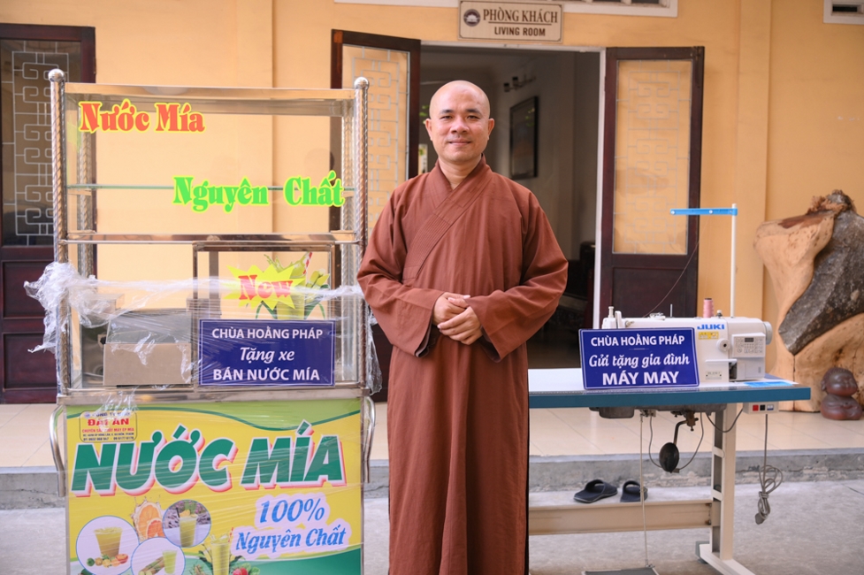 Chương trình từ thiện “Phương tiện nghĩa tình”.