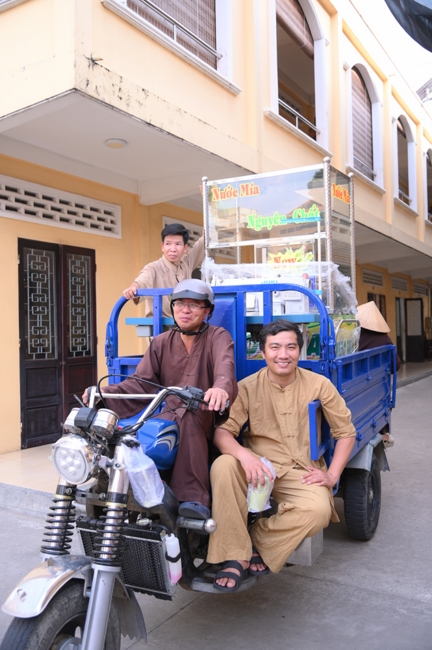 Chương trình từ thiện “Phương tiện nghĩa tình”.
