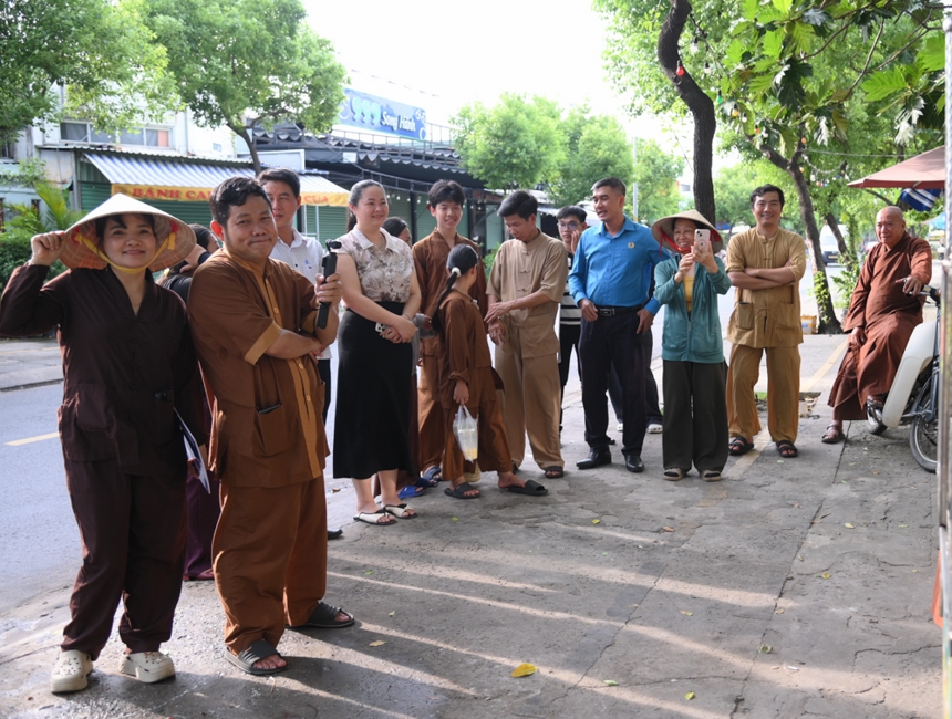 Chương trình từ thiện “Phương tiện nghĩa tình”.