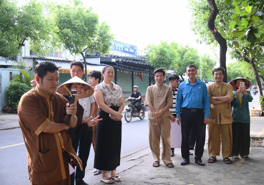 Chương trình từ thiện “Phương tiện nghĩa tình”.