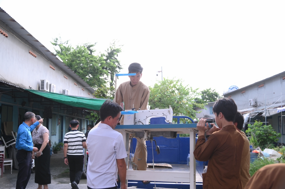 Chương trình từ thiện “Phương tiện nghĩa tình”.