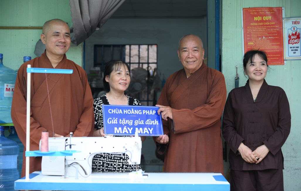 Chương trình từ thiện “Phương tiện nghĩa tình”.