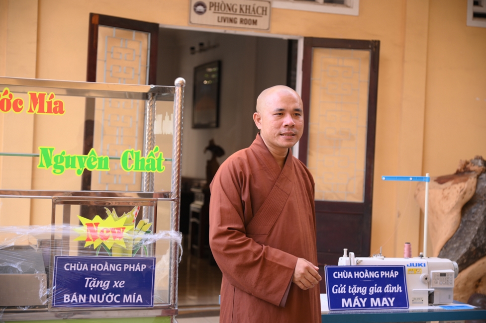 Chương trình từ thiện “Phương tiện nghĩa tình”.