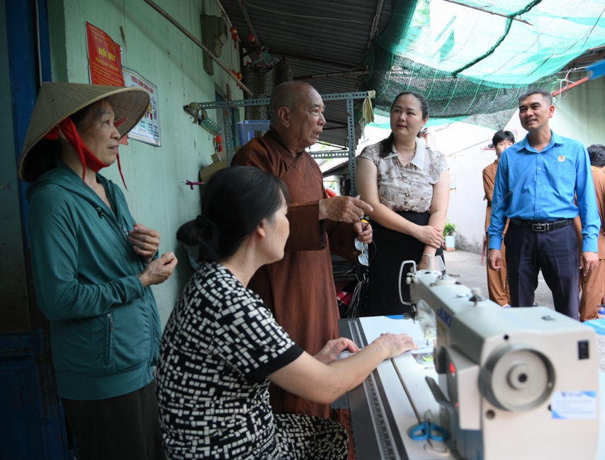 Chương trình từ thiện “Phương tiện nghĩa tình”.