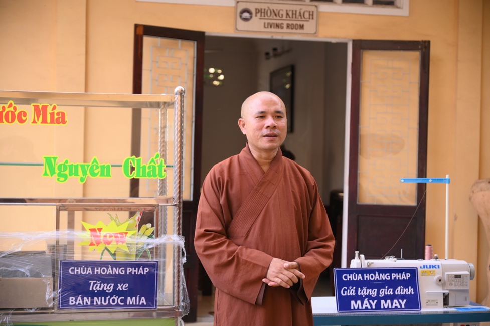 Chương trình từ thiện “Phương tiện nghĩa tình”.