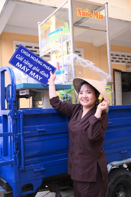 Chương trình từ thiện “Phương tiện nghĩa tình”.