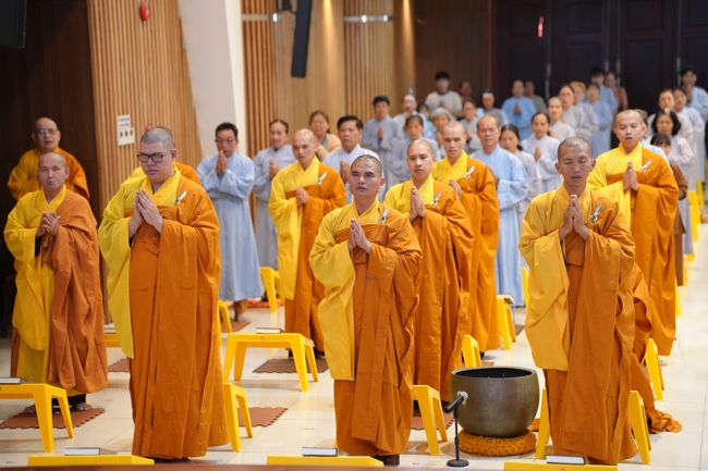 Khai kinh Lương Hoàng Sám mùa An cư kiết hạ PL.2670 | Chùa Hoằng Pháp.