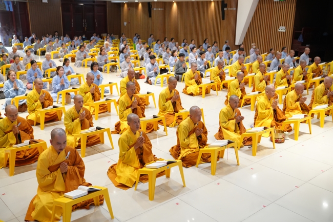 Khai kinh Lương Hoàng Sám mùa An cư kiết hạ PL.2670 | Chùa Hoằng Pháp.