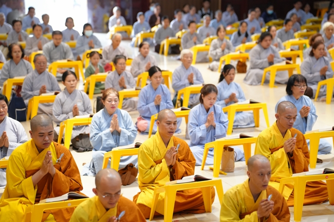 Khai kinh Lương Hoàng Sám mùa An cư kiết hạ PL.2670 | Chùa Hoằng Pháp.