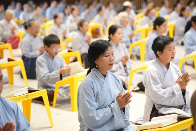 Khai kinh Lương Hoàng Sám mùa An cư kiết hạ PL.2670 | Chùa Hoằng Pháp.