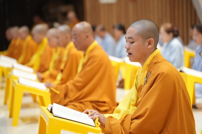 Khai kinh Lương Hoàng Sám mùa An cư kiết hạ PL.2670 | Chùa Hoằng Pháp.
