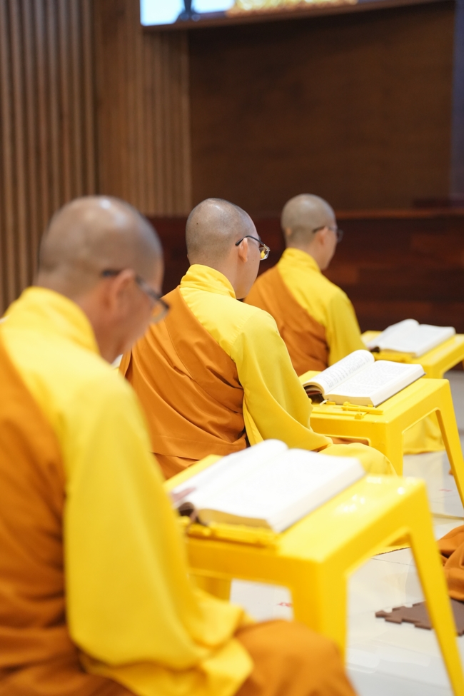 Khai kinh Lương Hoàng Sám mùa An cư kiết hạ PL.2670 | Chùa Hoằng Pháp.
