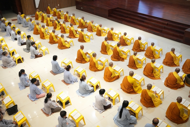 Khai kinh Lương Hoàng Sám mùa An cư kiết hạ PL.2670 | Chùa Hoằng Pháp.
