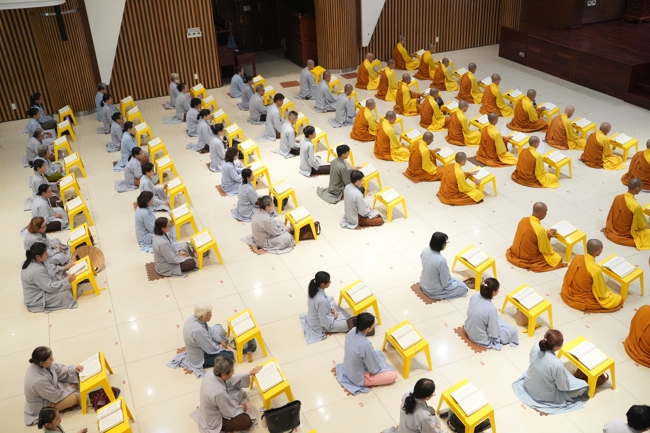 Khai kinh Lương Hoàng Sám mùa An cư kiết hạ PL.2670 | Chùa Hoằng Pháp.
