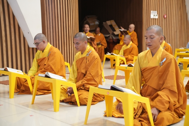 Khai kinh Lương Hoàng Sám mùa An cư kiết hạ PL.2670 | Chùa Hoằng Pháp.