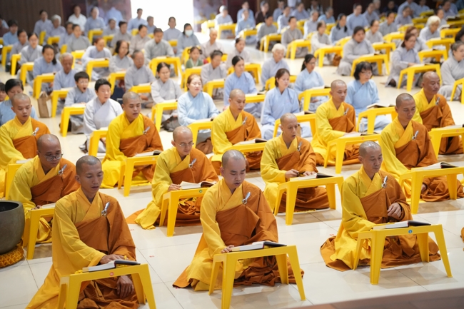 Khai kinh Lương Hoàng Sám mùa An cư kiết hạ PL.2670 | Chùa Hoằng Pháp.