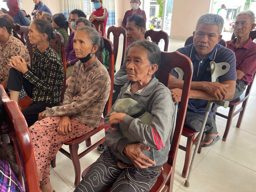 Chùa Suối Pháp (Tây Ninh) kết hợp cùng MTTQVN xã Tân Hòa thực hiện chương trình “Trao quà giúp đỡ người nghèo” tại địa phương.