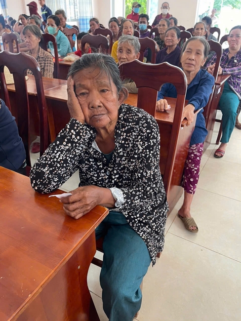 Chùa Suối Pháp (Tây Ninh) kết hợp cùng MTTQVN xã Tân Hòa thực hiện chương trình “Trao quà giúp đỡ người nghèo” tại địa phương.